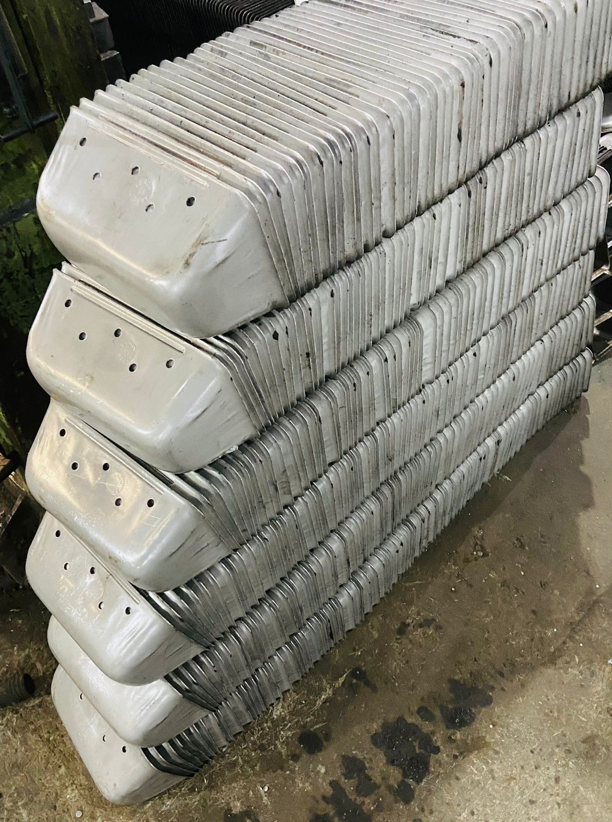 SS Buckets-10 inch with-5 hole, Weight-800 grams.